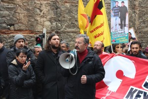 Demonstration vor dem Devrimci Karagah Prozess gegen die sozialistisch-kommunistische Linke in der Türkei