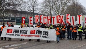 «Zusammen geht mehr». Demonstration von 4000 Streikenden des Öffentlichen Dienstes am 5.Februar vormittags durch Hamburgs Innenstadt.